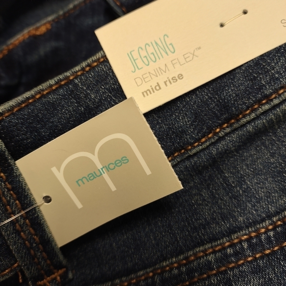 Maurices Women's Blue Distressed Mid Rise Short Skinny Jeans Size S NWT - Picture 10 of 10